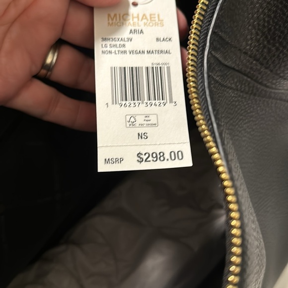 Michael Kors black handbags - Picture 6 of 13